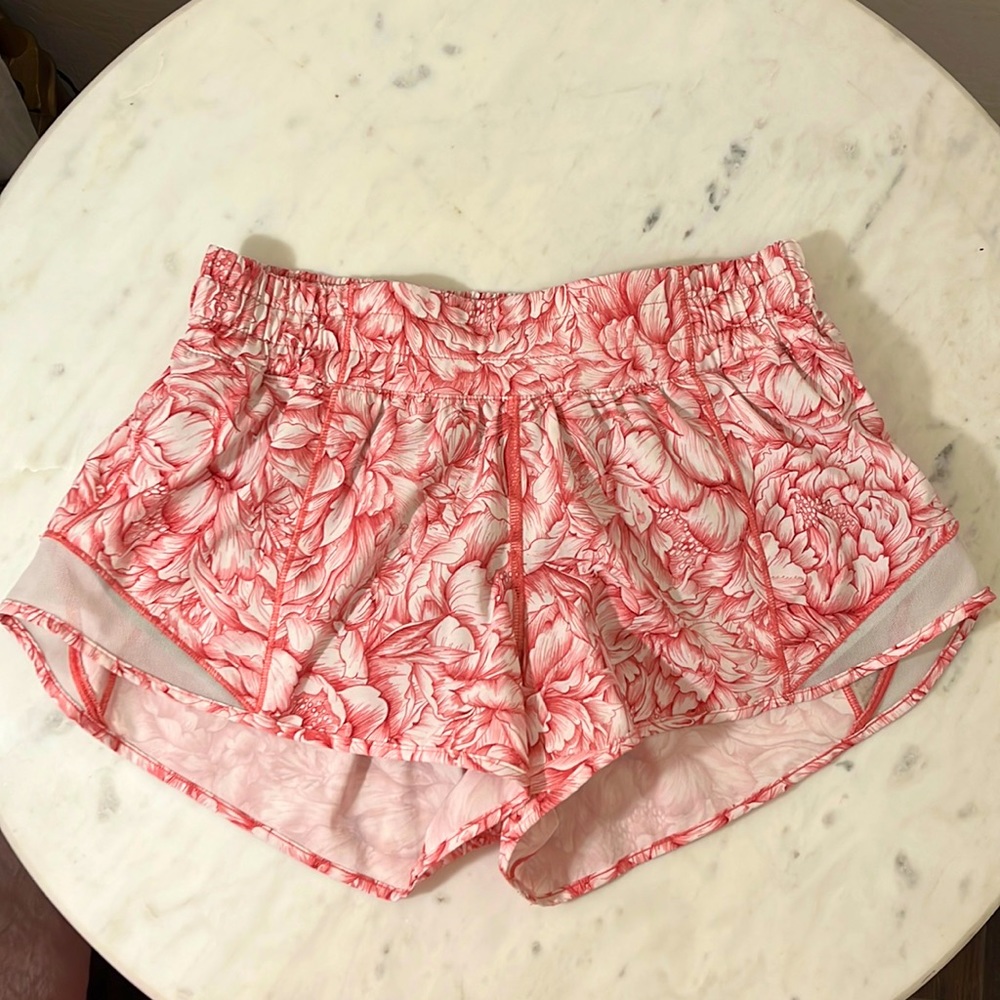Lululemon Hotty Hot low-rise 2.5” shorts